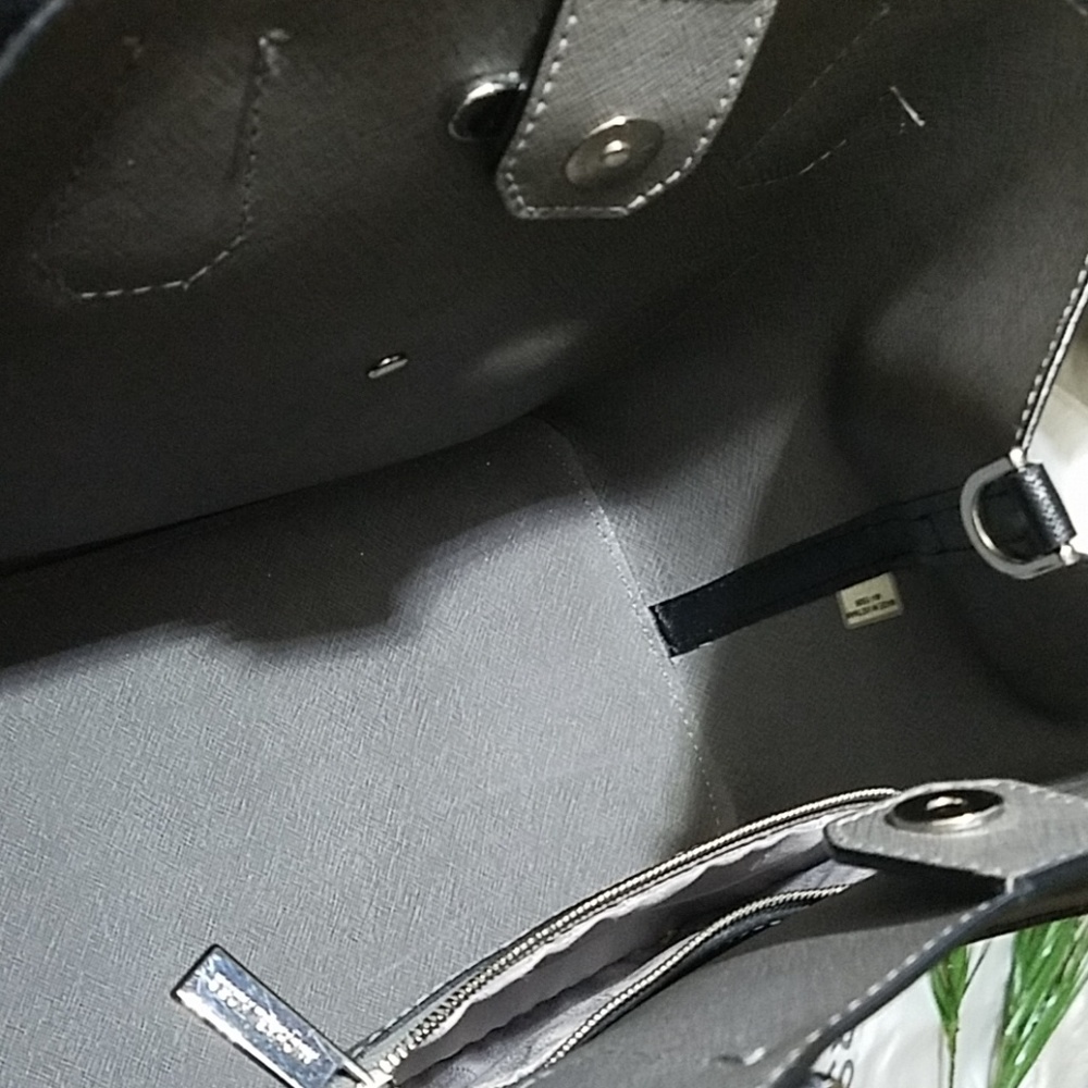 ***ON HOLD***MICHAEL KORS BLACK GREENWICH BAG - Picture 5 of 8